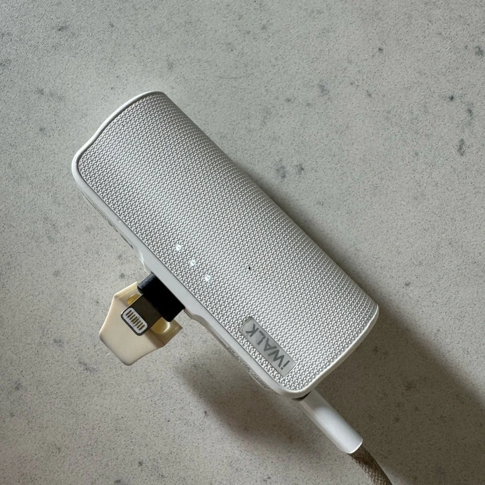 iWALK portable white colored 3350 mAh power bank iPhone battery charger USB-C